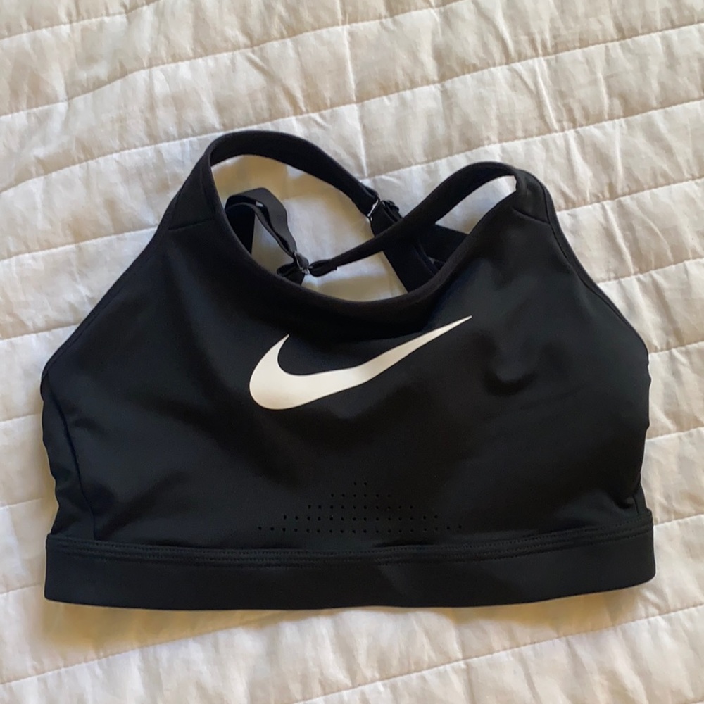 Women’s NWT Nike impact sports bra. High support🤍